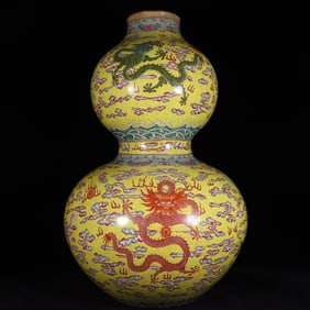 A Exquisite Famille-Rose Dragon Pattern Gourd-Shaped Vase