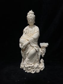 A Exquisite Blanc-De-Chine Statue of Avalokitesvara Ornament