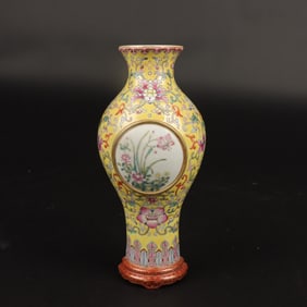 A Exquisite Famille-Rose Yellow Ground Flower Pattern Vase