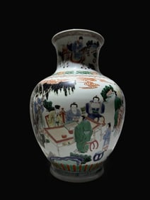 A Exquisite Famille-Rose Figures Pattern Vase