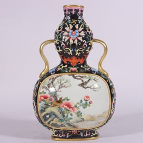 A Exquisite Enamel Black Ground Lotus Flower and Bird Pattern Gourd-Shaped Vase
