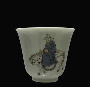 A Exquisite Famille-Rose Figures Pattern Cup