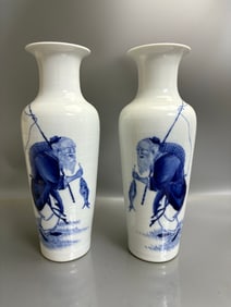 A pair of Exquisite Blue and White Figures Pattern Vase