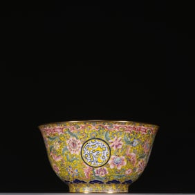 A Rare Enamel Gold-Painted Flower Pattern Bowl