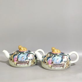 Famille-Rose Character and Story Pattern Teapot