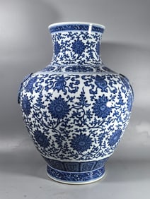 A Exquisite Blue and White Lotus Pattern Vase