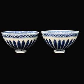 A pair of Exquisite Blue and White Petal Pattern Cup