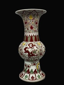 A Exquisite Doucai Dragon Pattern Vase