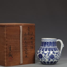 A Exquisite Blue and White Flower Pattern Ewer