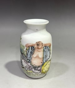 A Exquisite Famille-Rose Figures Pattern Vase