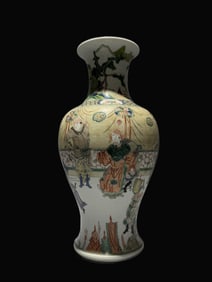 A Exquisite Famille-Rose Figures Pattern Vase
