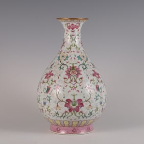 A Rare  Famille Rose Gilded Interlocking Lotus Pattern Vase