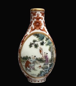 A Exquisite Famille-Rose Figures Pattern Snuff Bottle