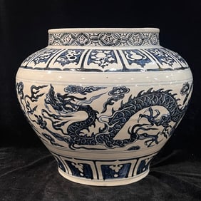 A Exquisite Blue and White Dragon Pattern Jar