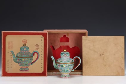 A Exquisite Turquoise-Glazed Green Ground Flower Pattern Ewer