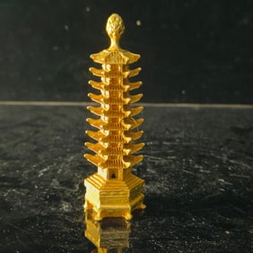 A Exquisite Gilt Bronze Stupa-Shaped Ornament
