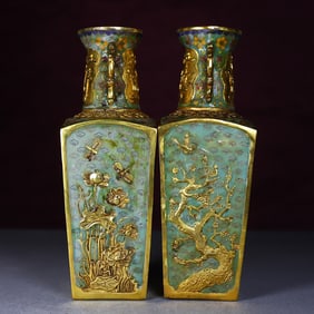 A pair of Exquisite Cloisonne Gilt Bronze Auspicious Ruyi Flower Pattern Vases