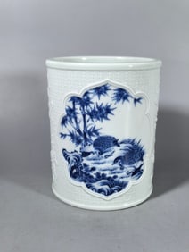 A Exquisite Blue and White Flower and Bird Pattern Brush Pot