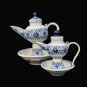 A pair of Exquisite Blue and White Flower Pattern Ewer