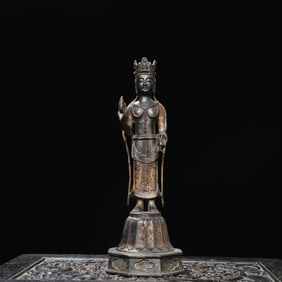 A Exquisite Bronze Avalokitesvara Buddha Statue