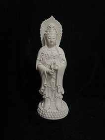 A Exquisite Blanc-De-Chine Statue of Avalokitesvara Ornament