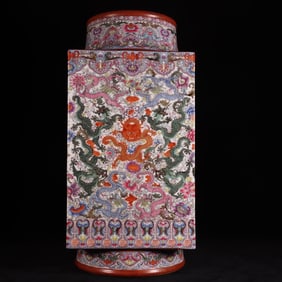 A Exquisite Famille-Rose Dragon Pattern Vase