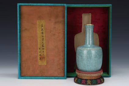 A Exquisite Ru yao ice Crackle Pattern Vase, with poem