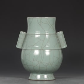 A Exquisite Guan yao Celadon Glazed Ice Crackle Pattern Vase, with poem