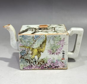A Exquisite Famille-Rose Flower and Bird Pattern Ewer