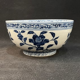 A Exquisite Blue and White Flower Pattern Bowl