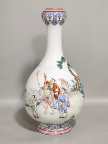 A Exquisite Famille-Rose Figures Pattern Vase