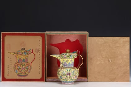 A Exquisite Yellow Ground Famille-Rose Flower Pattern Ewer