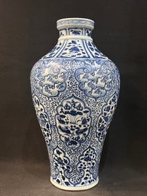 A Exquisite Blue and White Flower and Bird Pattern Vase