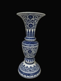 A Exquisite Blue and White Lotus Pattern Vase