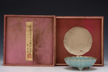 A Exquisite Ru yao ice Crackle Pattern Brush Washer, with poem