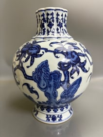 A Exquisite Blue and White Bats and Peach Pattern Vase