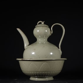 A Exquisite Celadon Figures Pattern Ewer