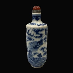 A Exquisite Blue and White Dragon Pattern Snuff Bottle