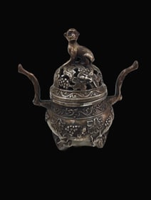 A Exquisite Gilt Silver Bronze Flower Pattern Tripod Censer