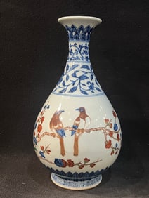 A Exquisite Blue and White Wucai Flower and Bird Pattern Vase