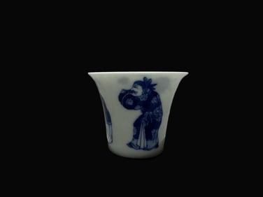 A Exquisite Blue and White Figures Pattern Cup