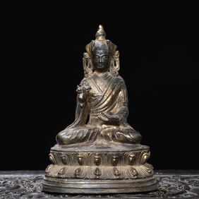 A Exquisite Gold-Painted Bronze Buddha Statue