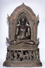 A Solemn Bronze Statue of Vairocana Buddha