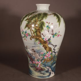 A Rare Enamel Flower and Bird Pattern Vase 