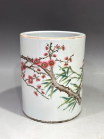 A Exquisite Famille-Rose Flower Pattern Brush Pot