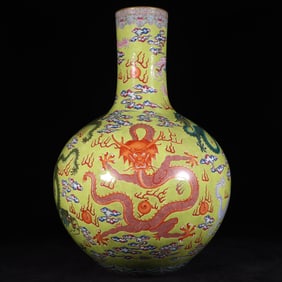 A Exquisite Famille-Rose Green Ground Dragon Pattern Vase
