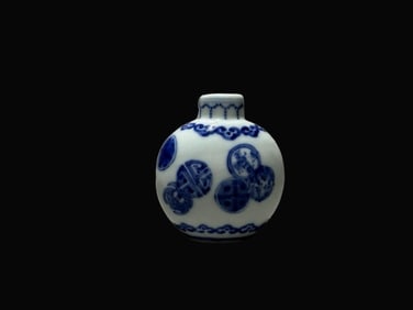 A Exquisite Blue and White Flower Pattern Snuff Bottle