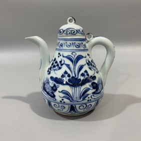 A Exquisite Blue and White Flower and Bird Pattern Ewer