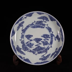A Exquisite Blue and White Auspicious Cloud Pattern Plate