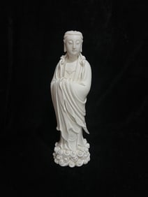 A Exquisite Blanc-De-Chine Statue of Avalokitesvara Ornament